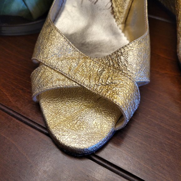 Taryn Rose crushed gold wedges - Picture 3 of 5